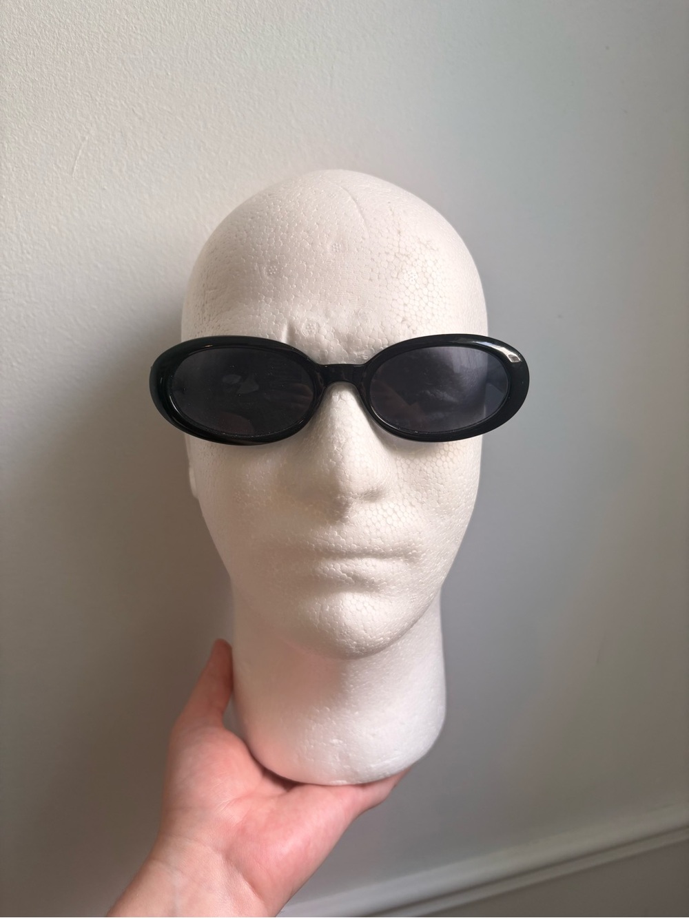 Women's Black Oval Sunglasses - Timeless Everyday Shade